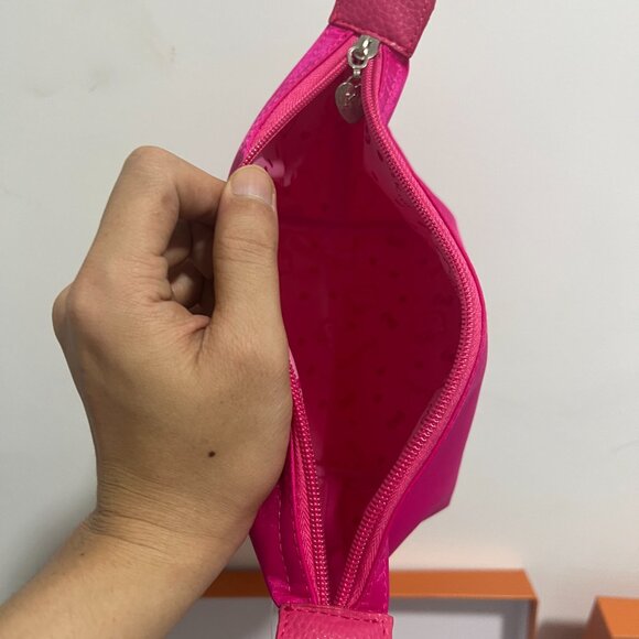 Hello Kitty MAKEUP BAG - Picture 2 of 7